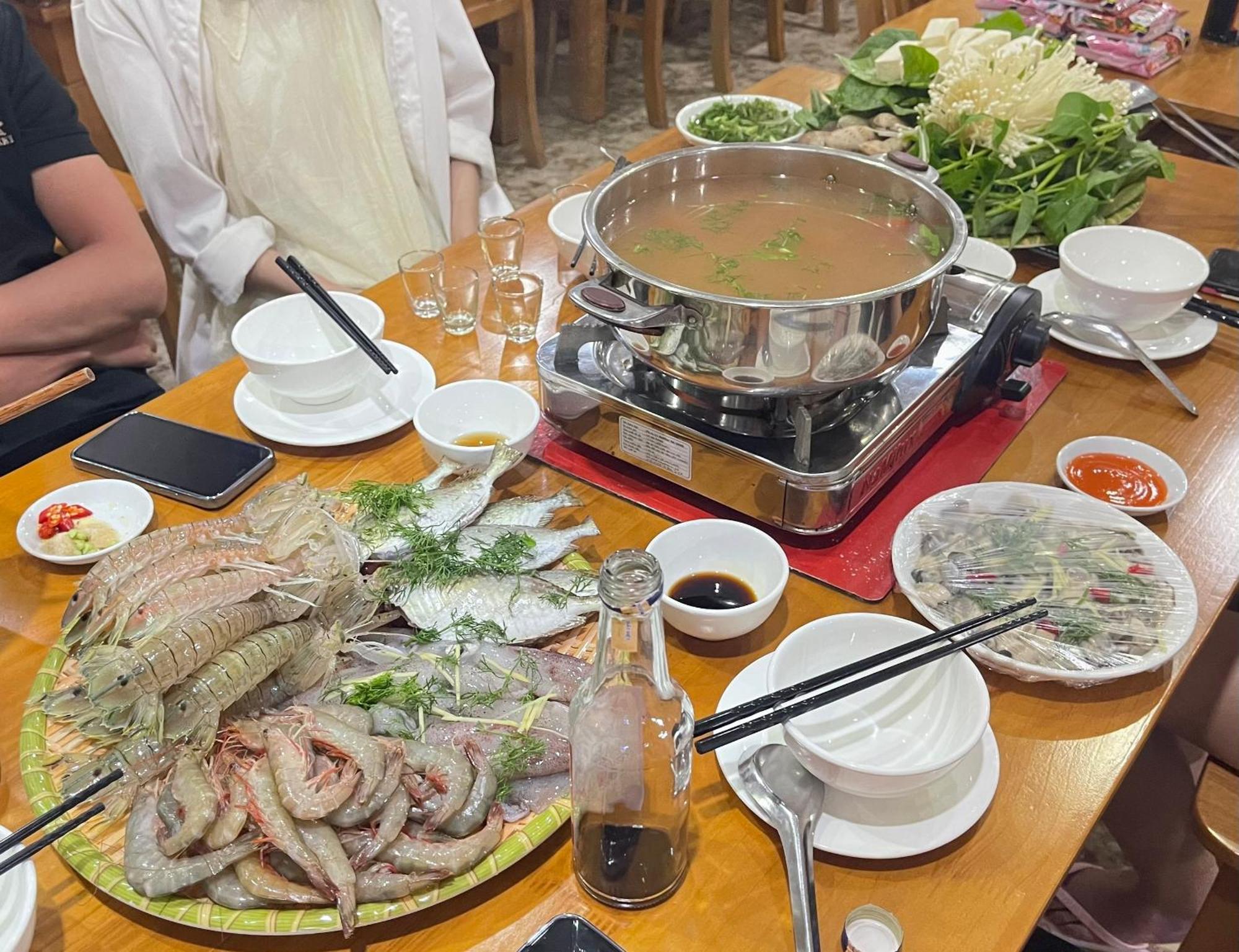 Phuong Dong Hotel Dong Khe Sau ภายนอก รูปภาพ