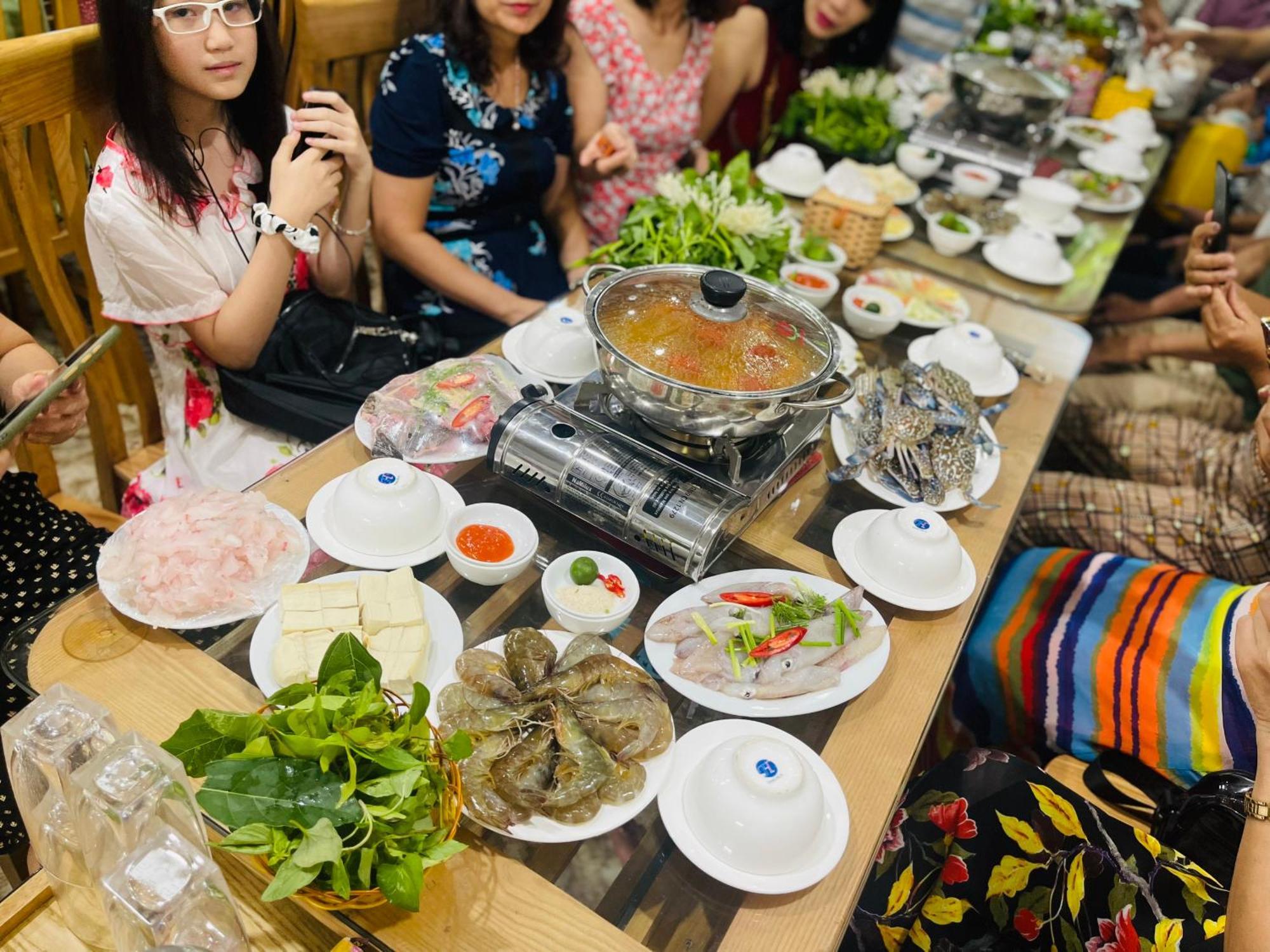Phuong Dong Hotel Dong Khe Sau ภายนอก รูปภาพ