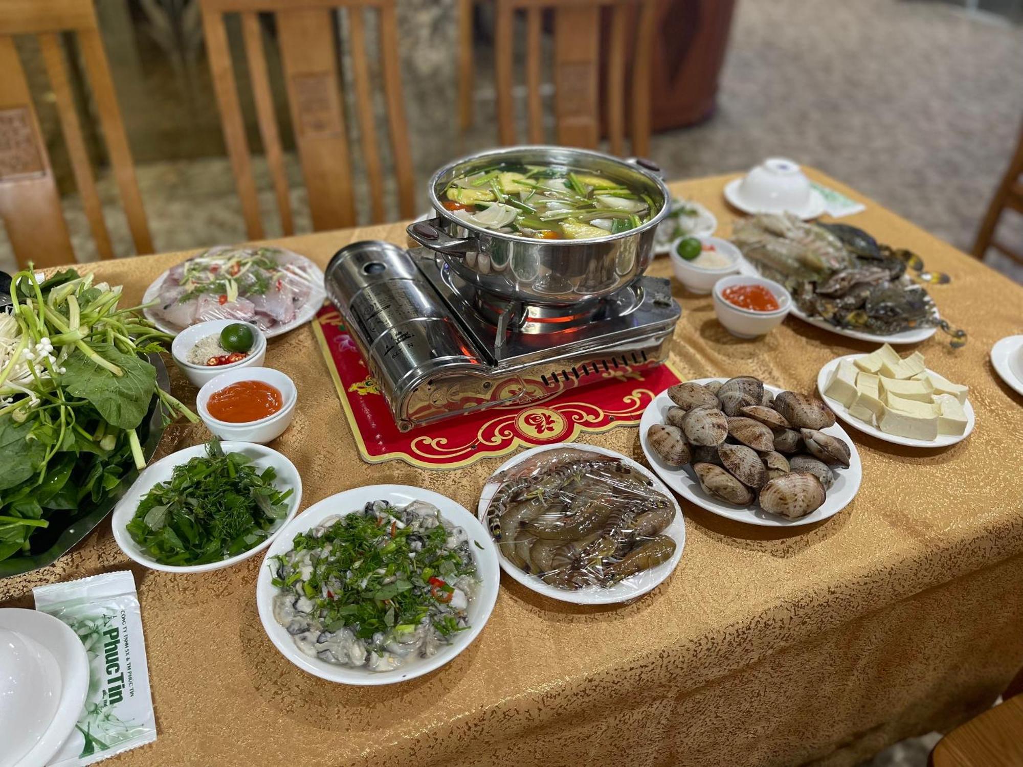 Phuong Dong Hotel Dong Khe Sau ภายนอก รูปภาพ